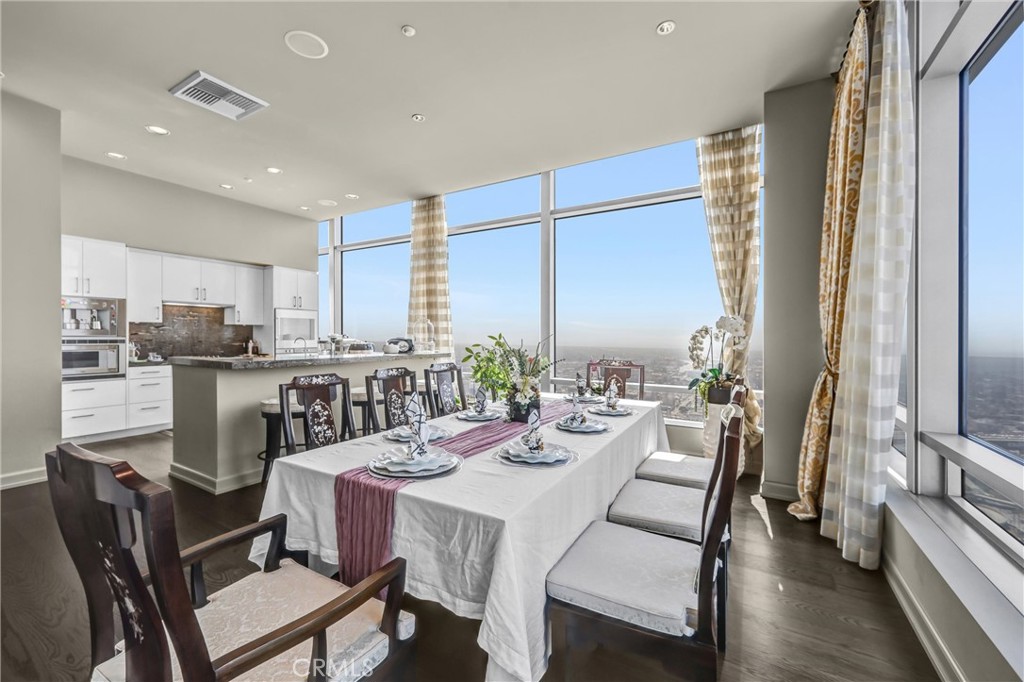 900 W Olympic Boulevard 50A