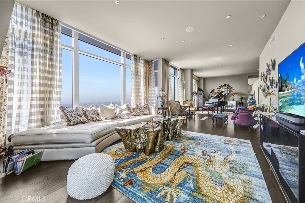 900 W Olympic Boulevard 50A