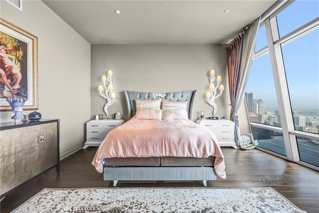 900 W Olympic Boulevard 50A