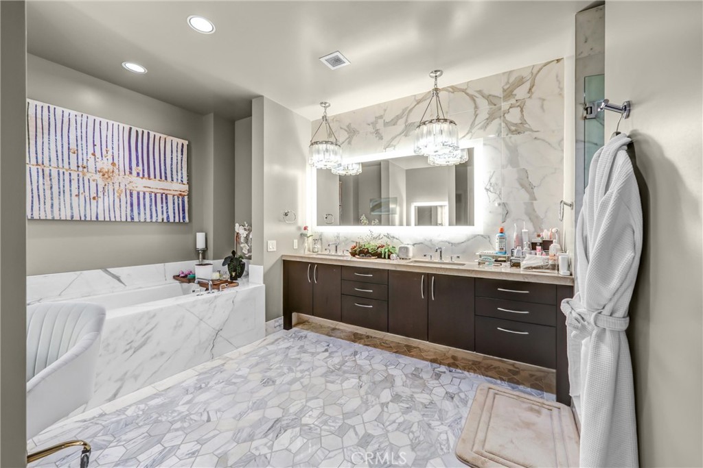 900 W Olympic Boulevard 50A