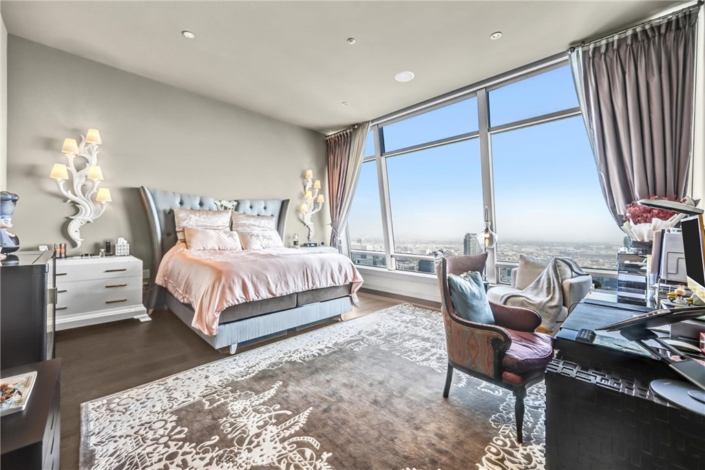 900 W Olympic Boulevard 50A