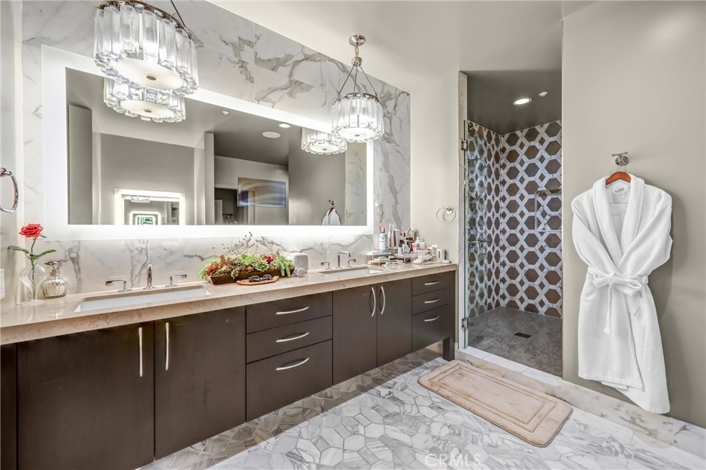 900 W Olympic Boulevard 50A