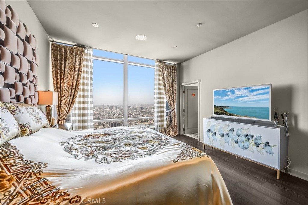 900 W Olympic Boulevard 50A