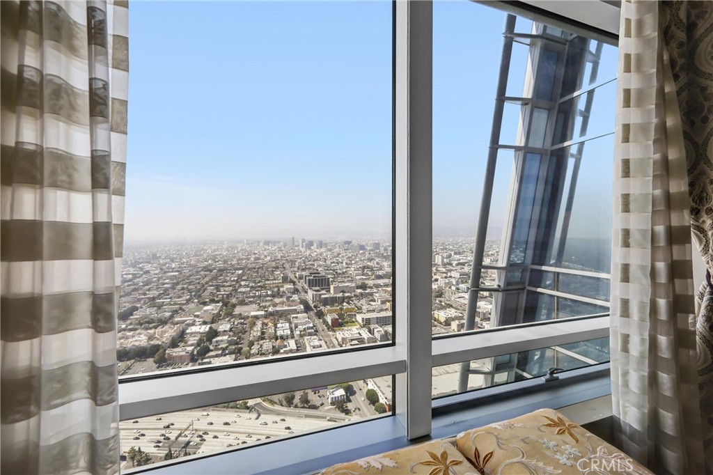 900 W Olympic Boulevard 50A