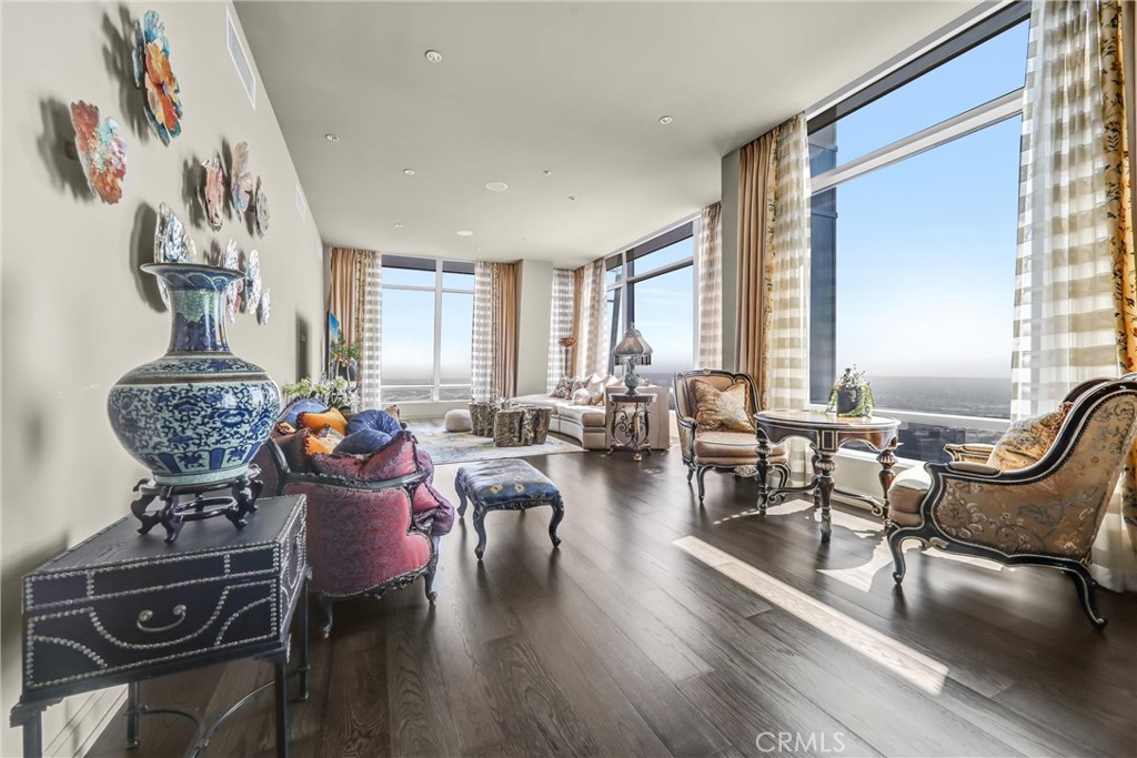 900 W Olympic Boulevard 50A