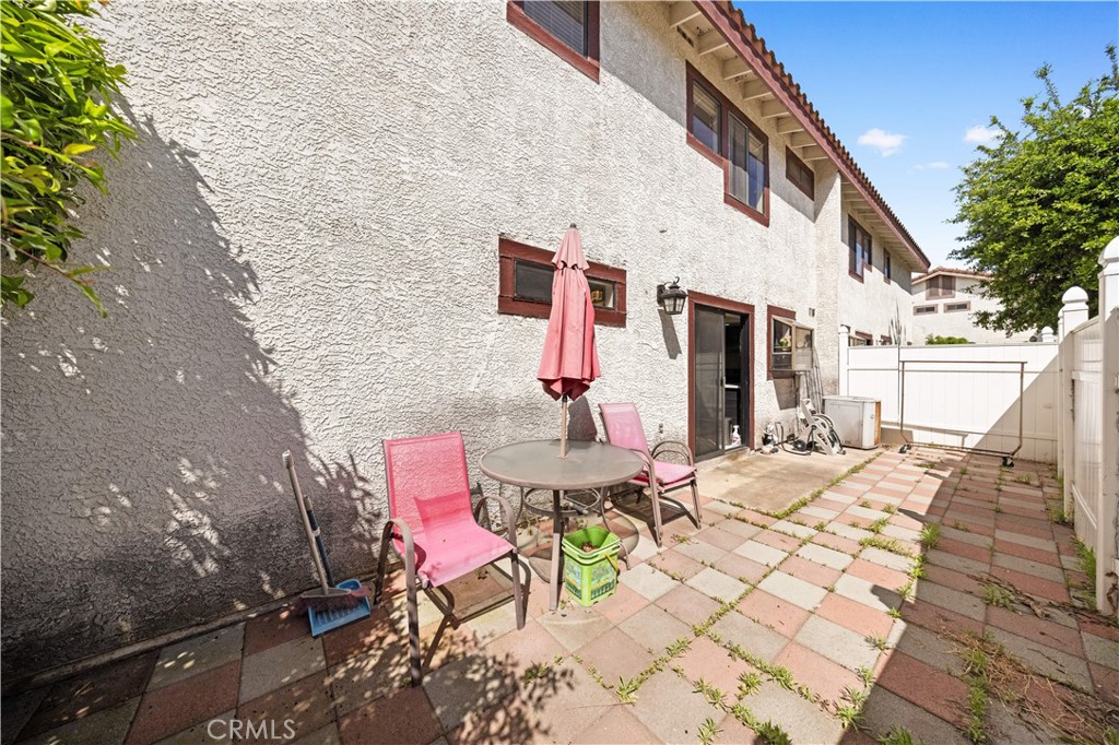 1121 E Grand Ave B