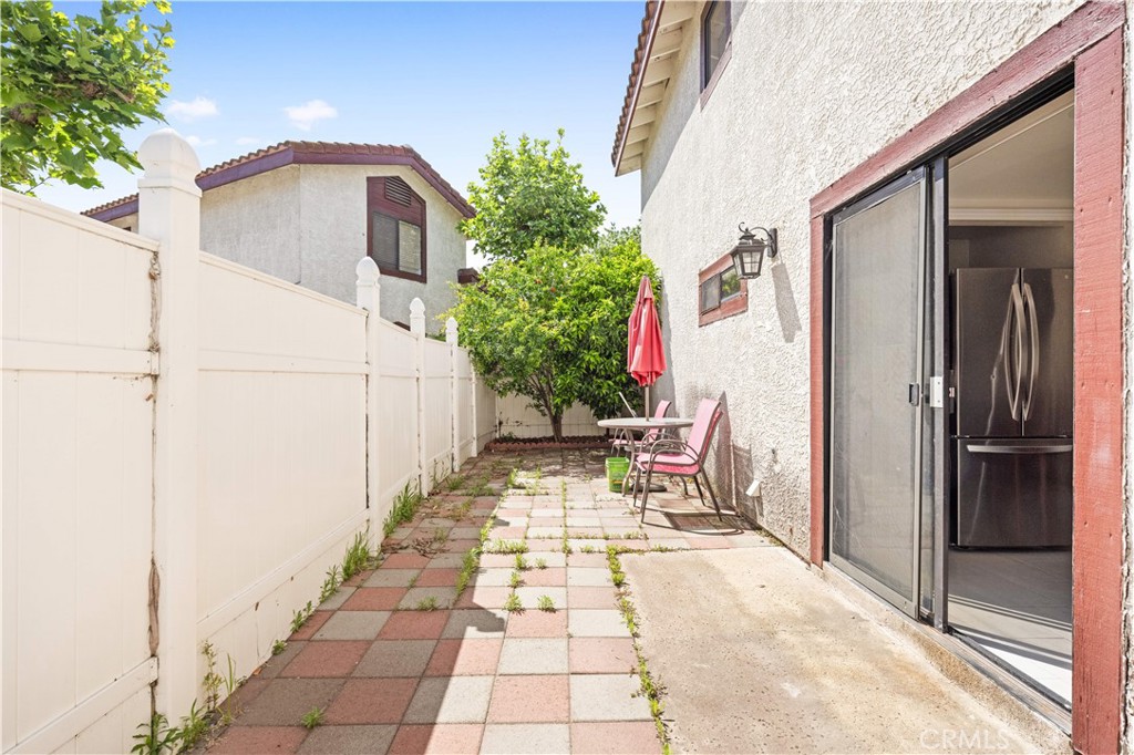 1121 E Grand Ave B