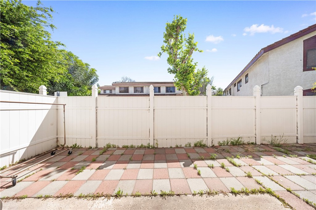 1121 E Grand Ave B