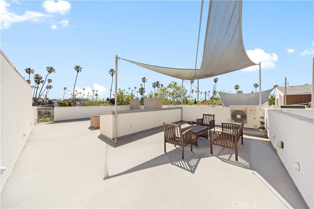 719 Venice Boulevard