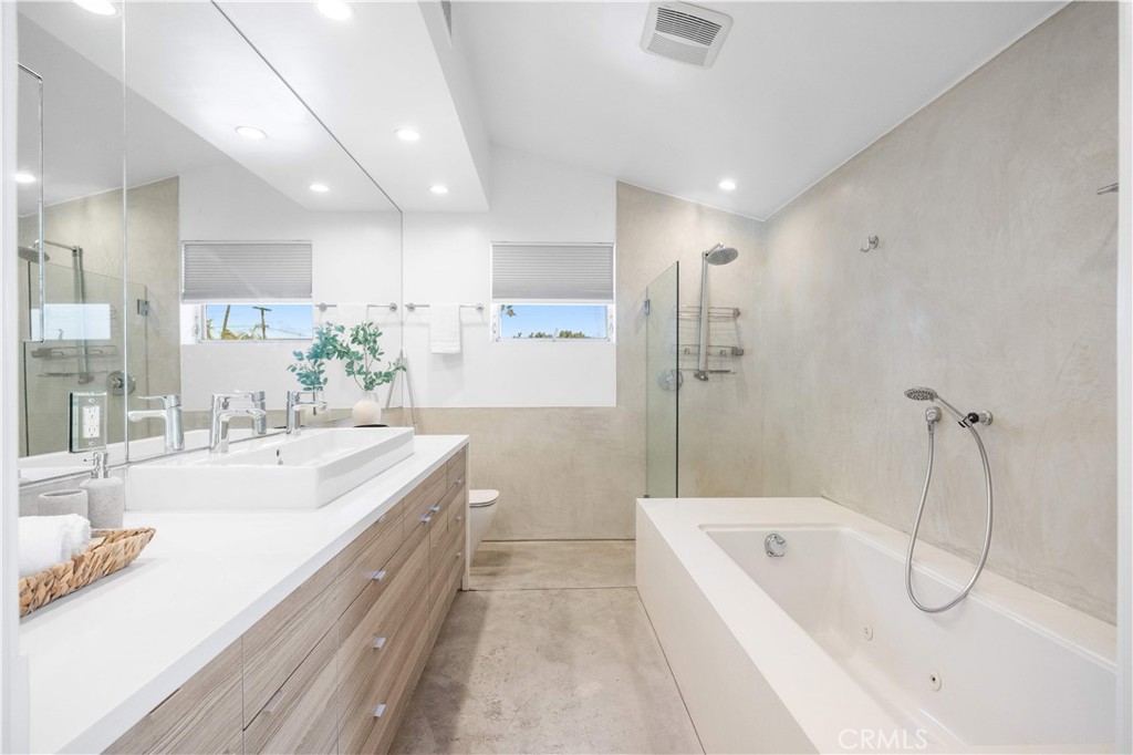 719 Venice Boulevard