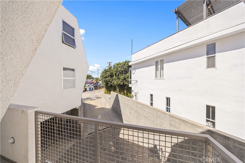 719 Venice Boulevard