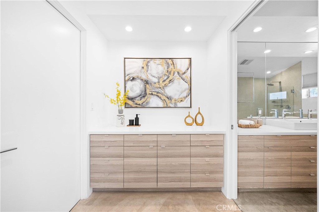 719 Venice Boulevard