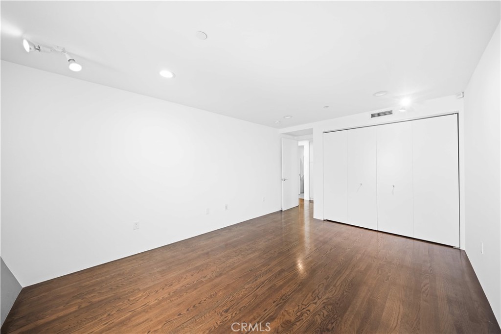 719 Venice Boulevard