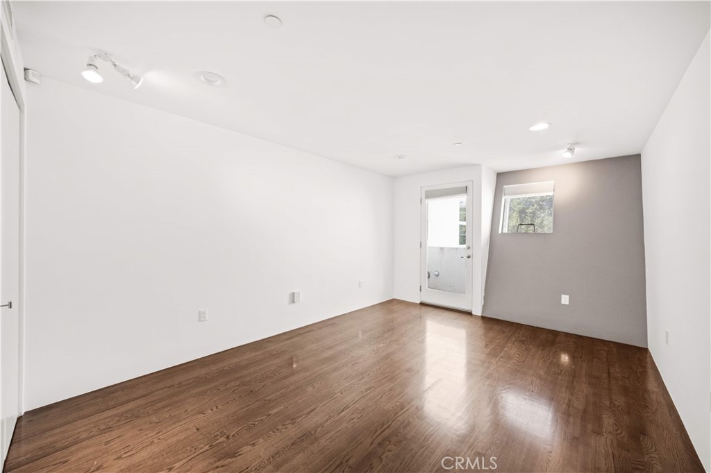 719 Venice Boulevard