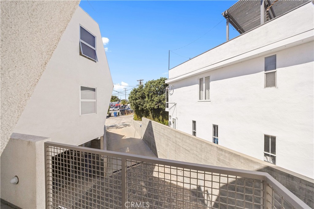 719 Venice Boulevard