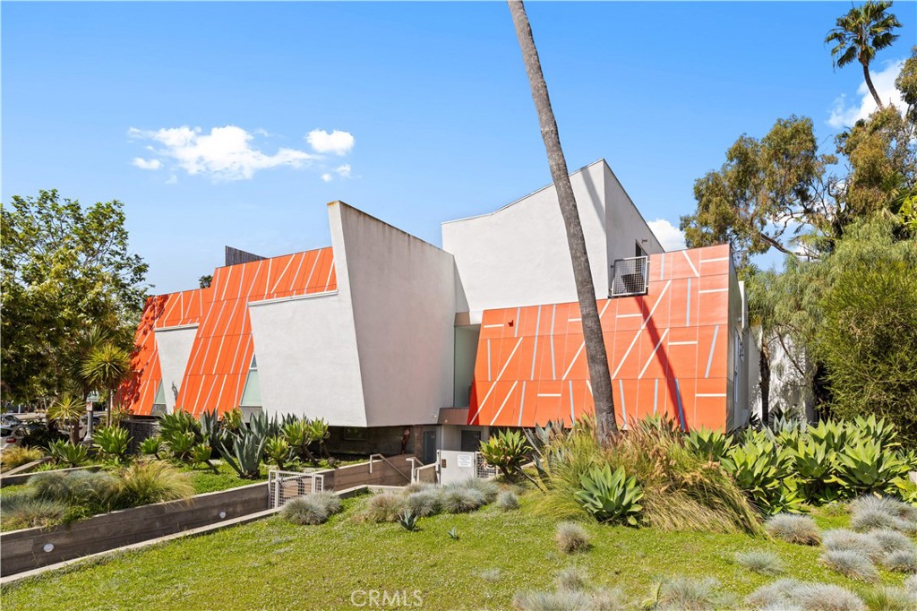 719 Venice Boulevard