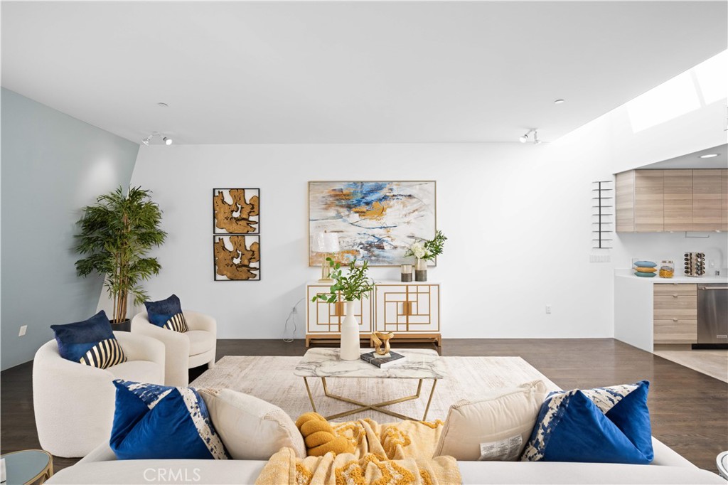 719 Venice Boulevard