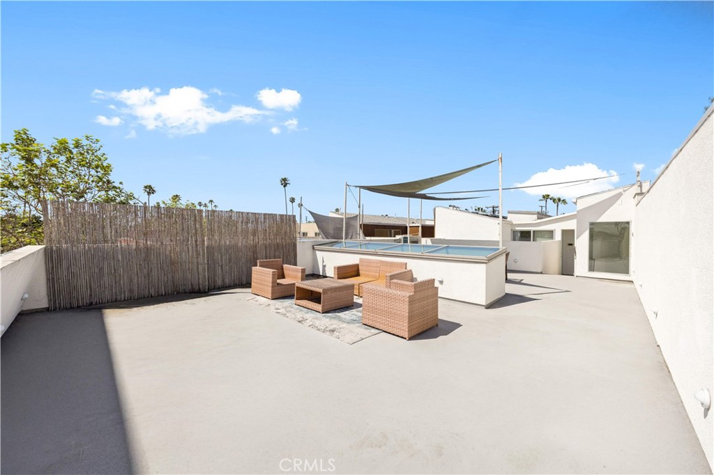 719 Venice Boulevard