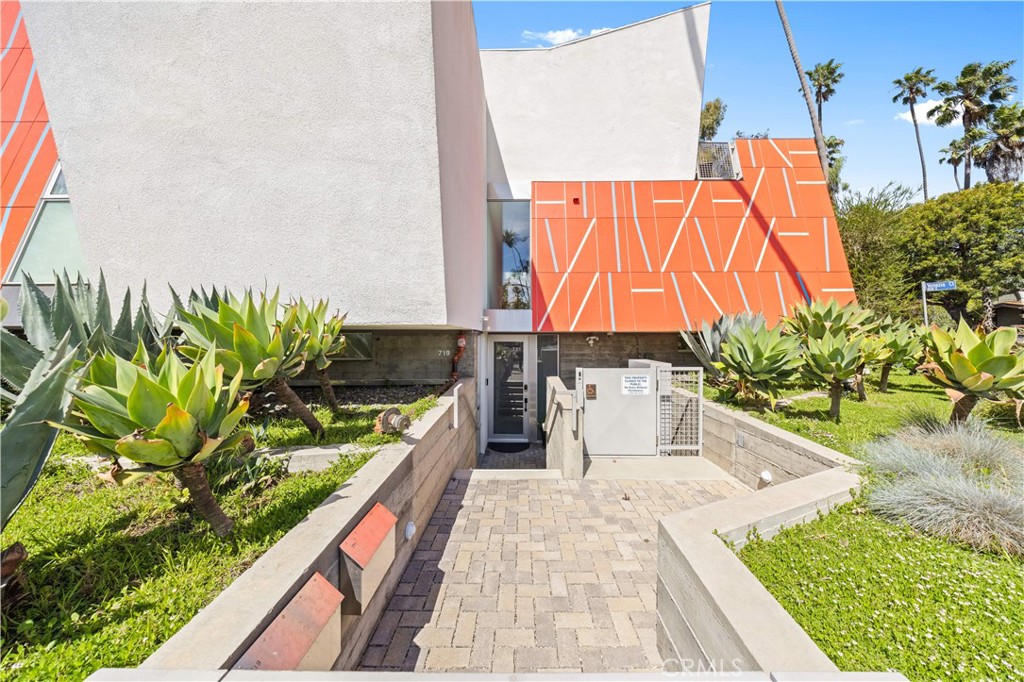 719 Venice Boulevard
