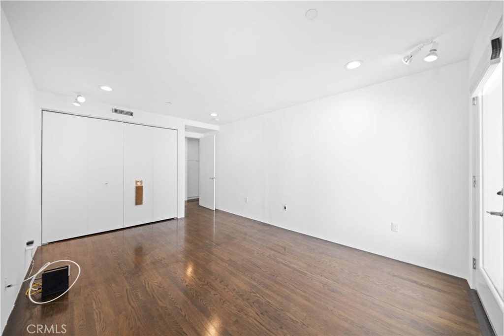 719 Venice Boulevard