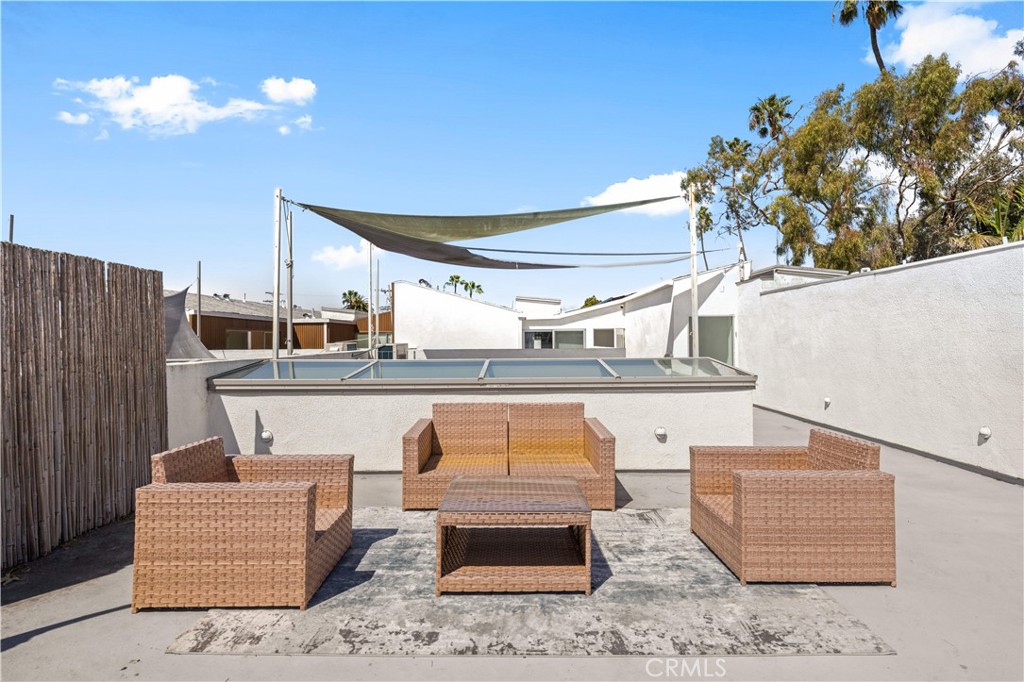 719 Venice Boulevard