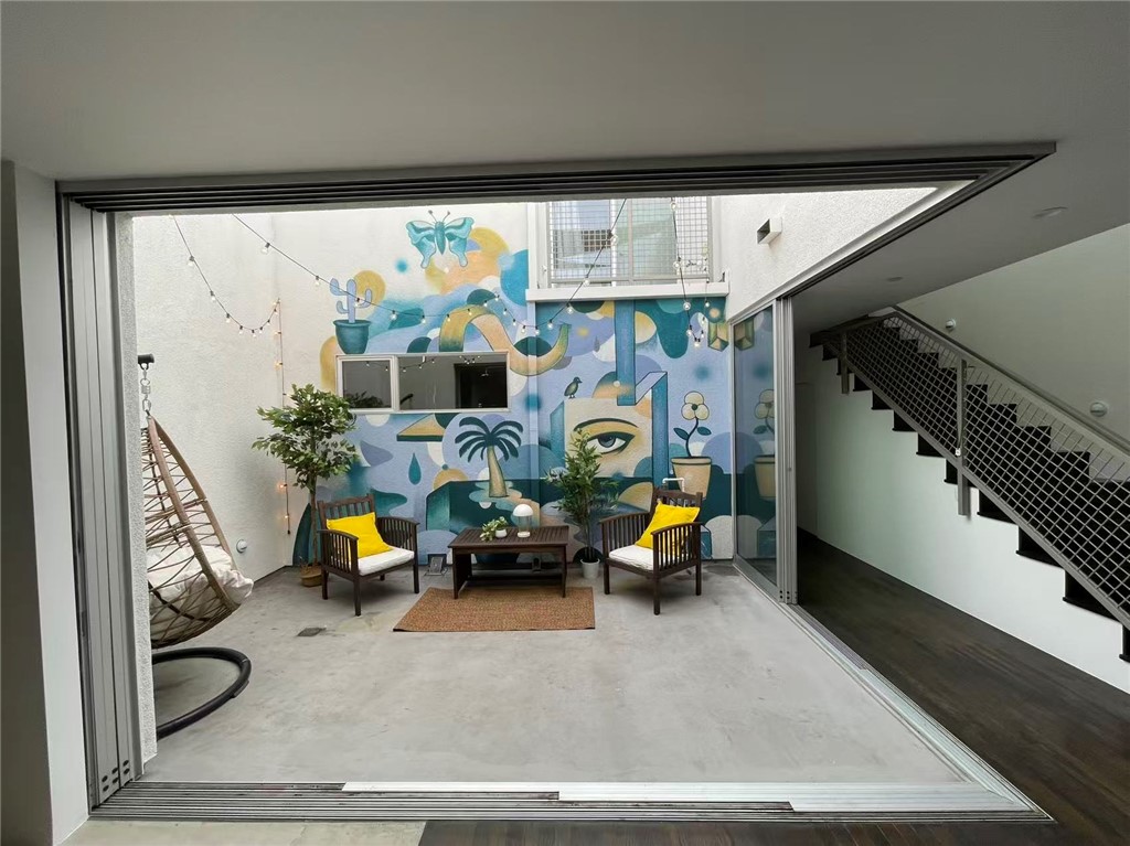 719 Venice Boulevard