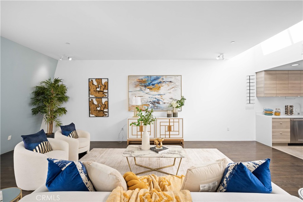 719 Venice Boulevard