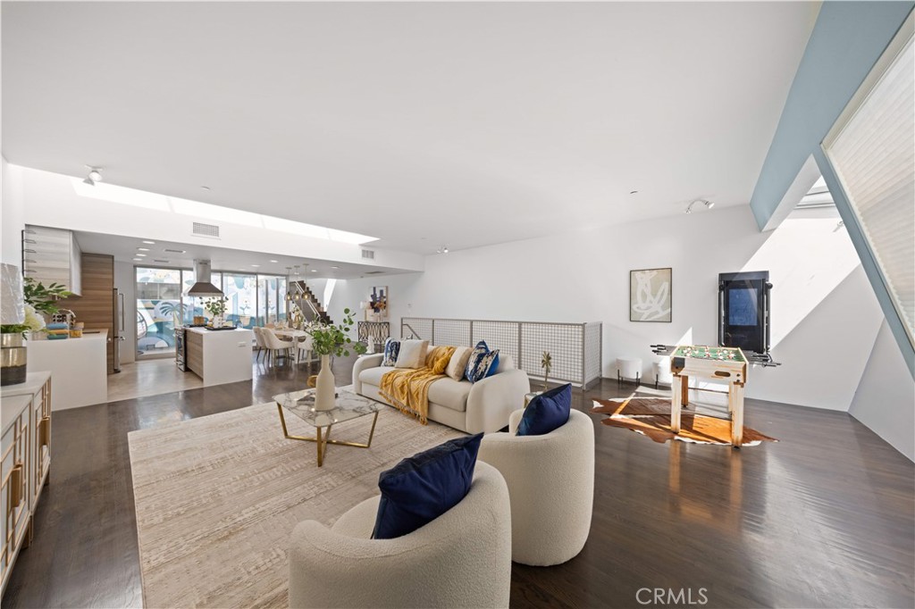 719 Venice Boulevard