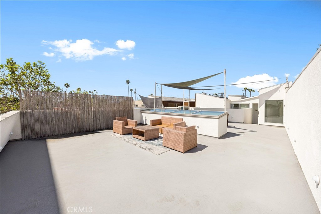 719 Venice Boulevard