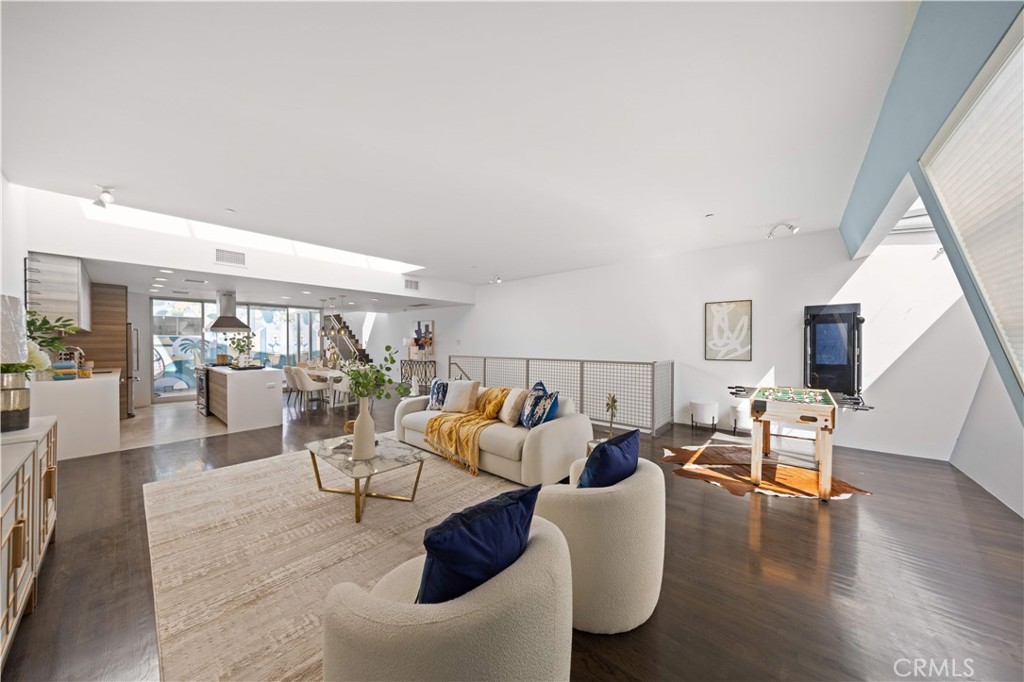 719 Venice Boulevard