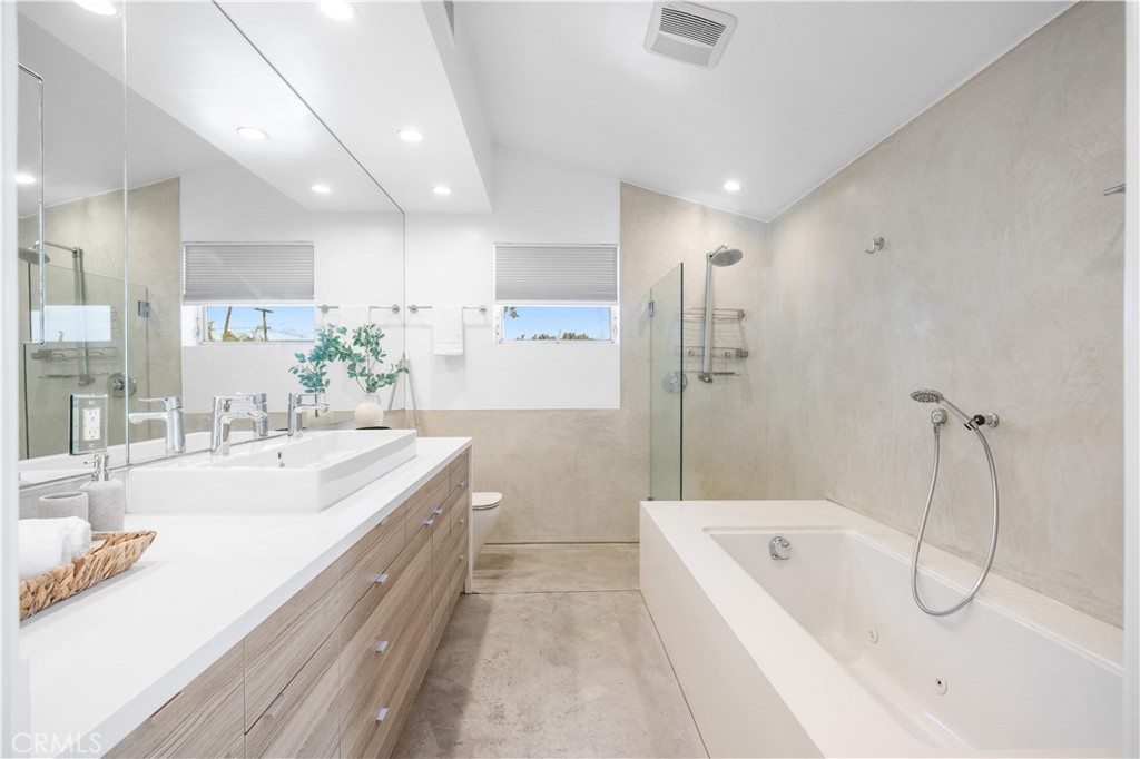719 Venice Boulevard