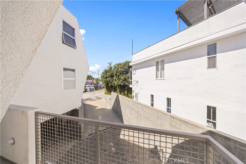 719 Venice Boulevard