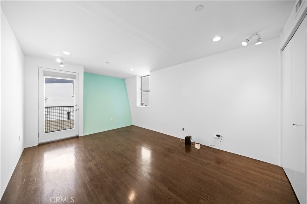 719 Venice Boulevard