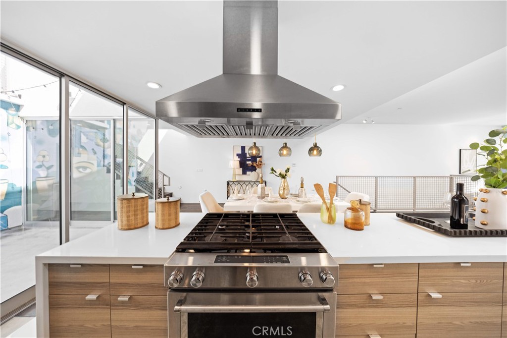 719 Venice Boulevard