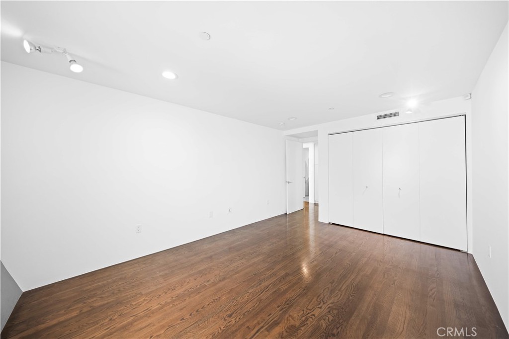 719 Venice Boulevard