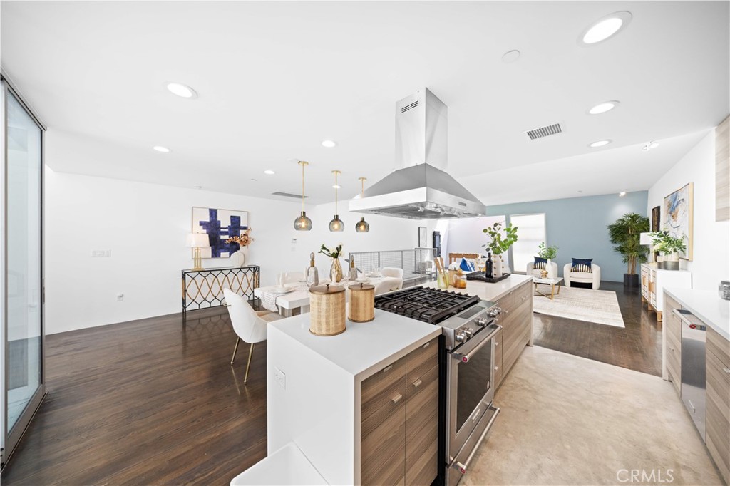 719 Venice Boulevard