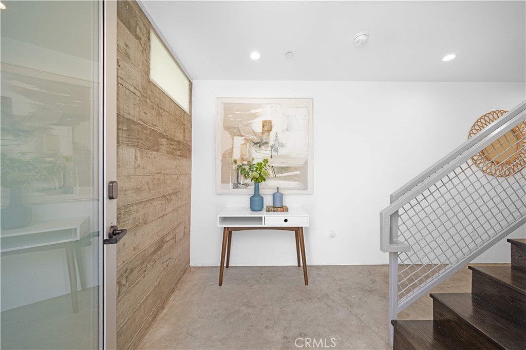 719 Venice Boulevard