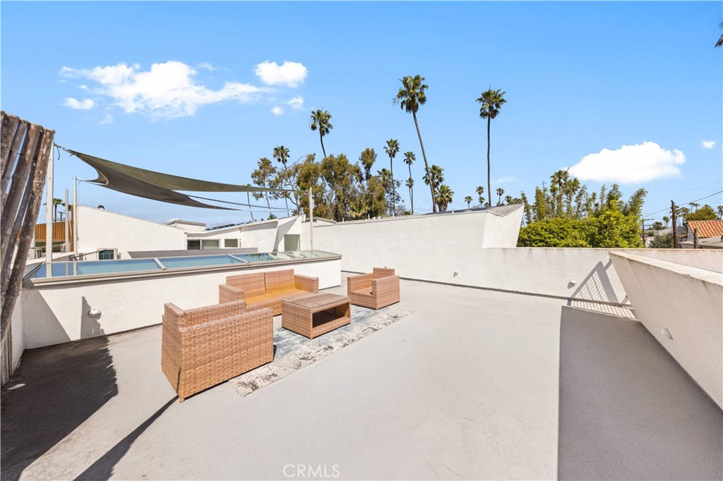 719 Venice Boulevard