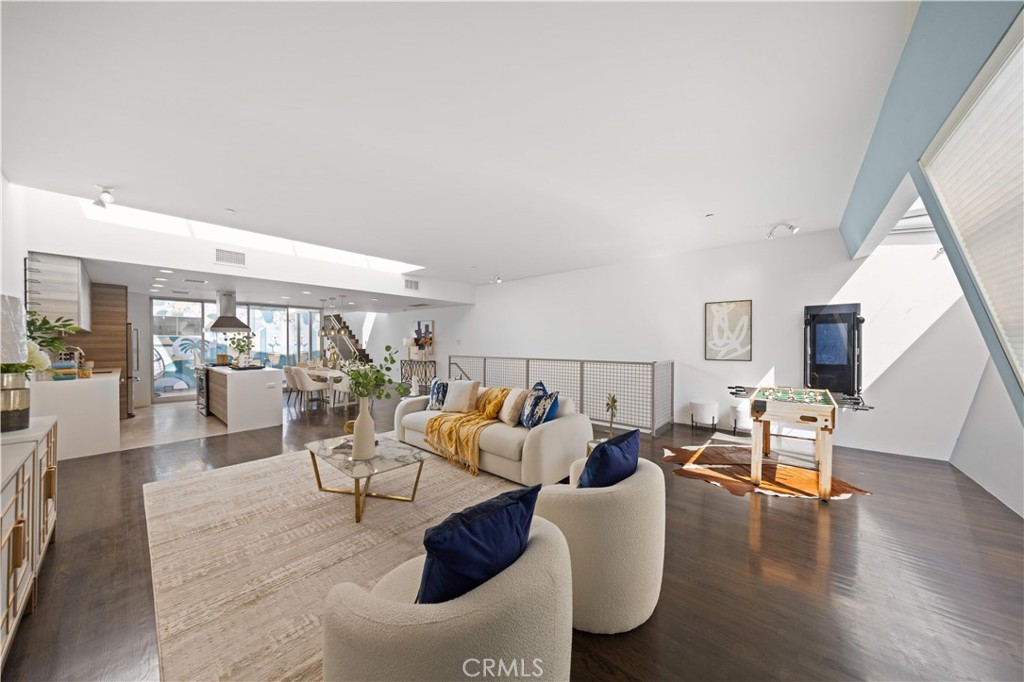 719 Venice Boulevard