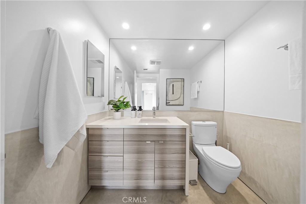 719 Venice Boulevard