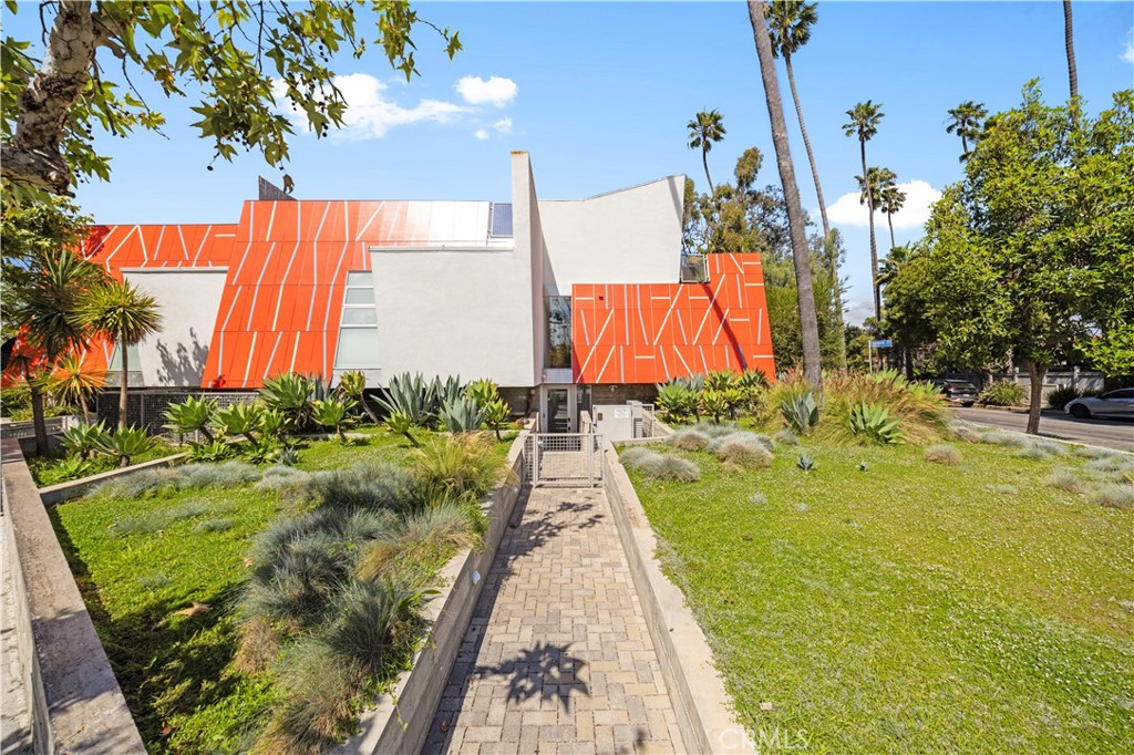 719 Venice Boulevard
