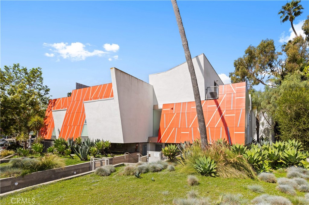 719 Venice Boulevard