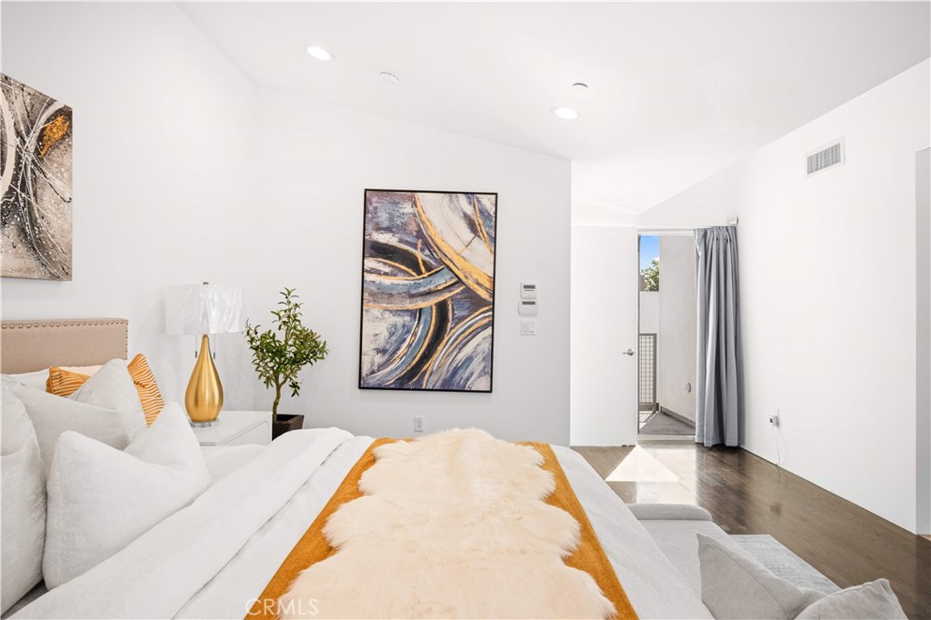 719 Venice Boulevard