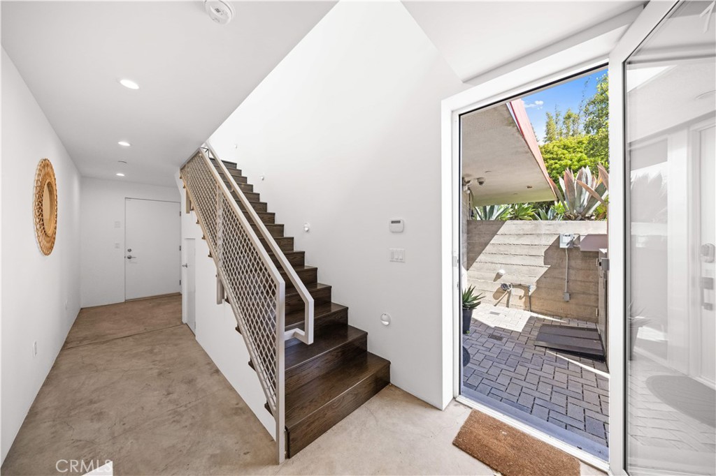 719 Venice Boulevard