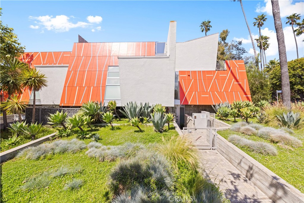 719 Venice Boulevard