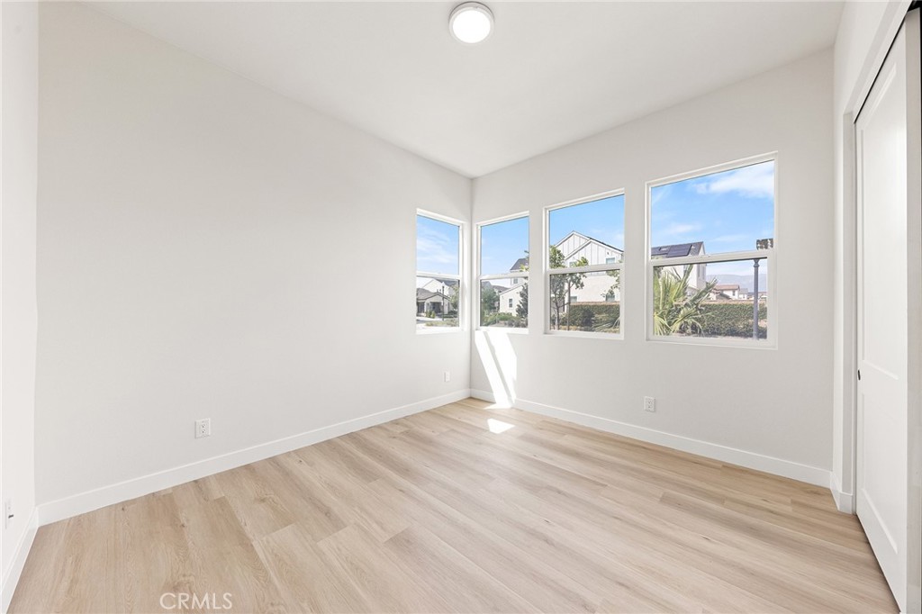 2530 E Penelope