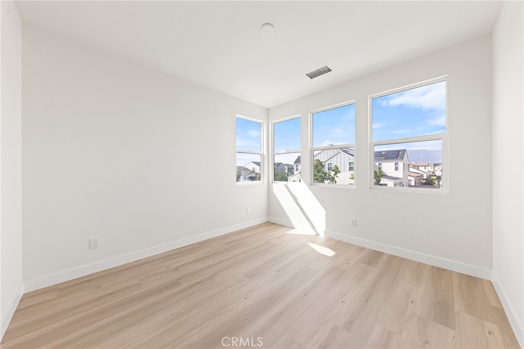 2530 E Penelope