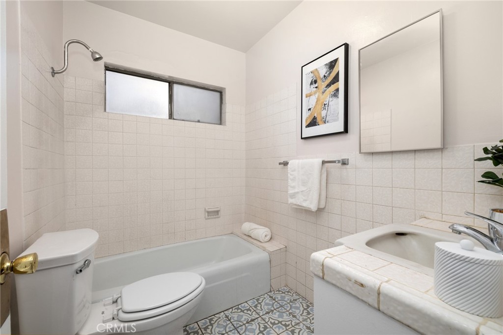 621 Kenmore