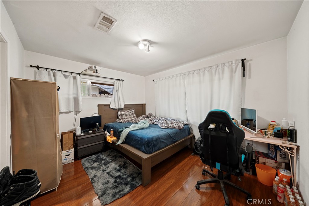 1454 Ameluxen Avenue