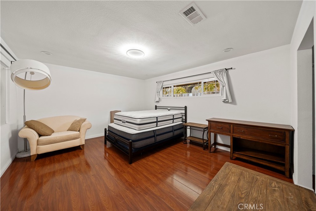 1454 Ameluxen Avenue